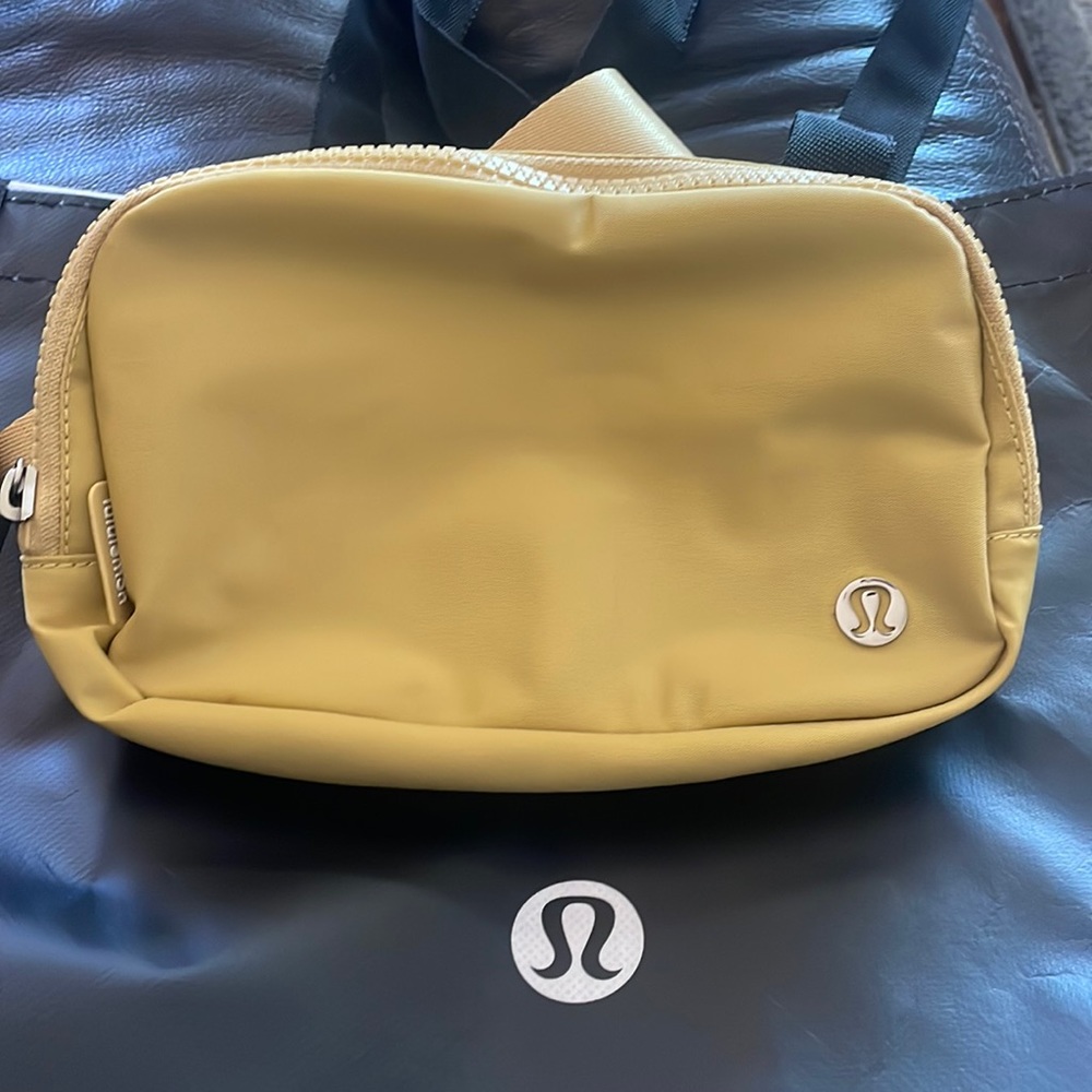 Brand new lululemon everywhere belt bag￼.
